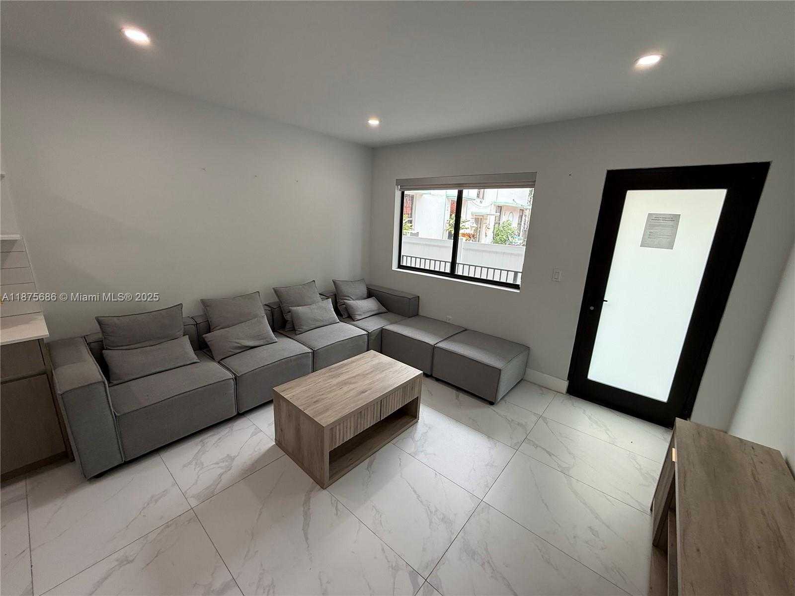 Small Image of 944 JEFFERSON AVE #4, Miami Beach Number 2