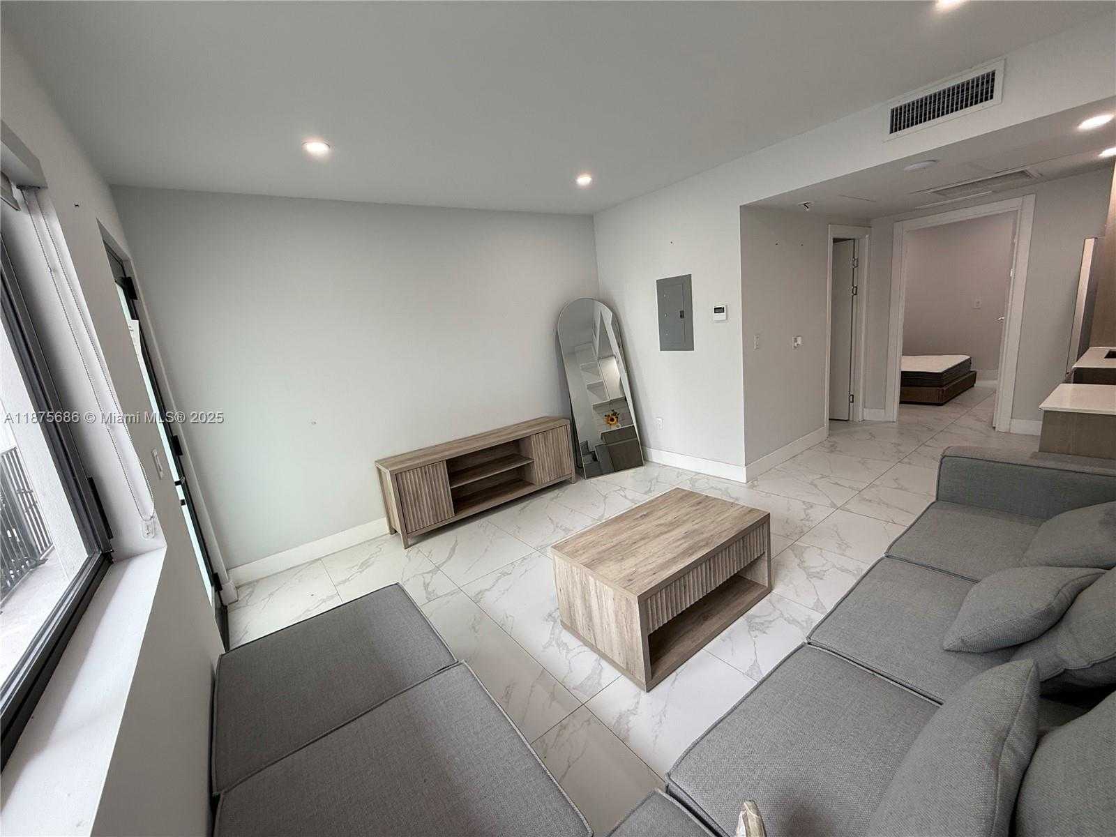 Small Image of 944 JEFFERSON AVE #4, Miami Beach Number 3