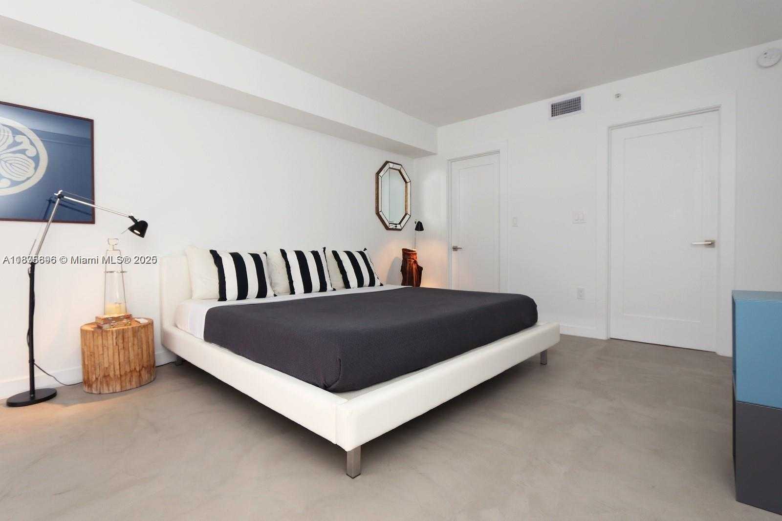 Small Image of 1900 SUNSET HARBOUR DR #2011, Miami Beach Number 4