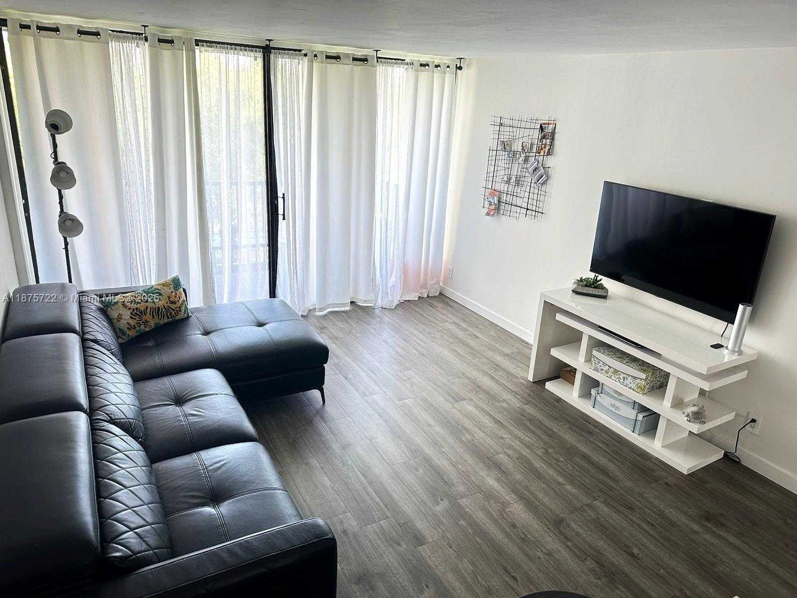 Small Image of 3101 NORTH COUNTRY CLUB DR #506, Aventura Number 2