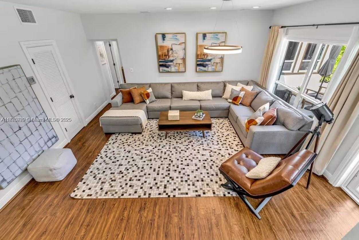 Small Image of 110 SOUTH EAST 11TH AVE, Fort Lauderdale Number 6