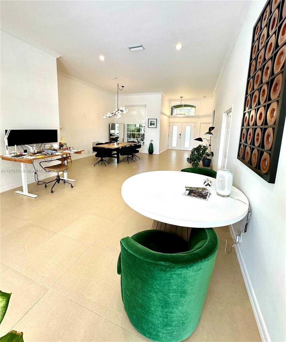 Small Image of 656 VERONA PL, Weston Number 10