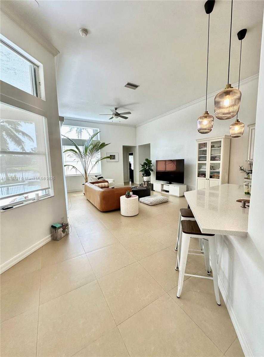 Small Image of 656 VERONA PL, Weston Number 12