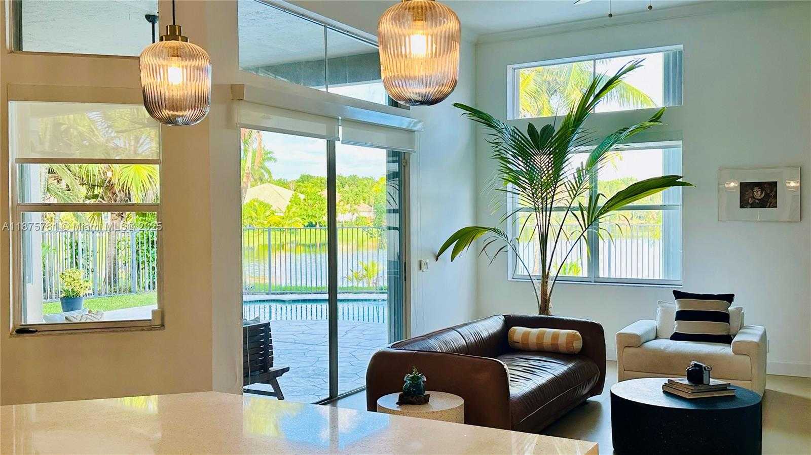 Small Image of 656 VERONA PL, Weston Number 14