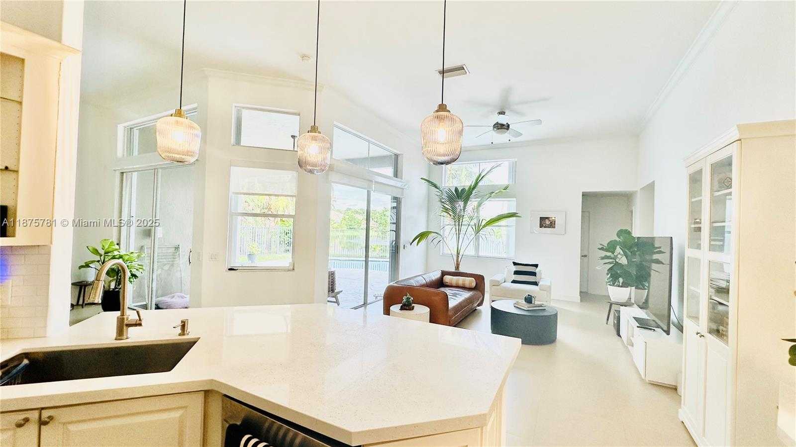 Small Image of 656 VERONA PL, Weston Number 16