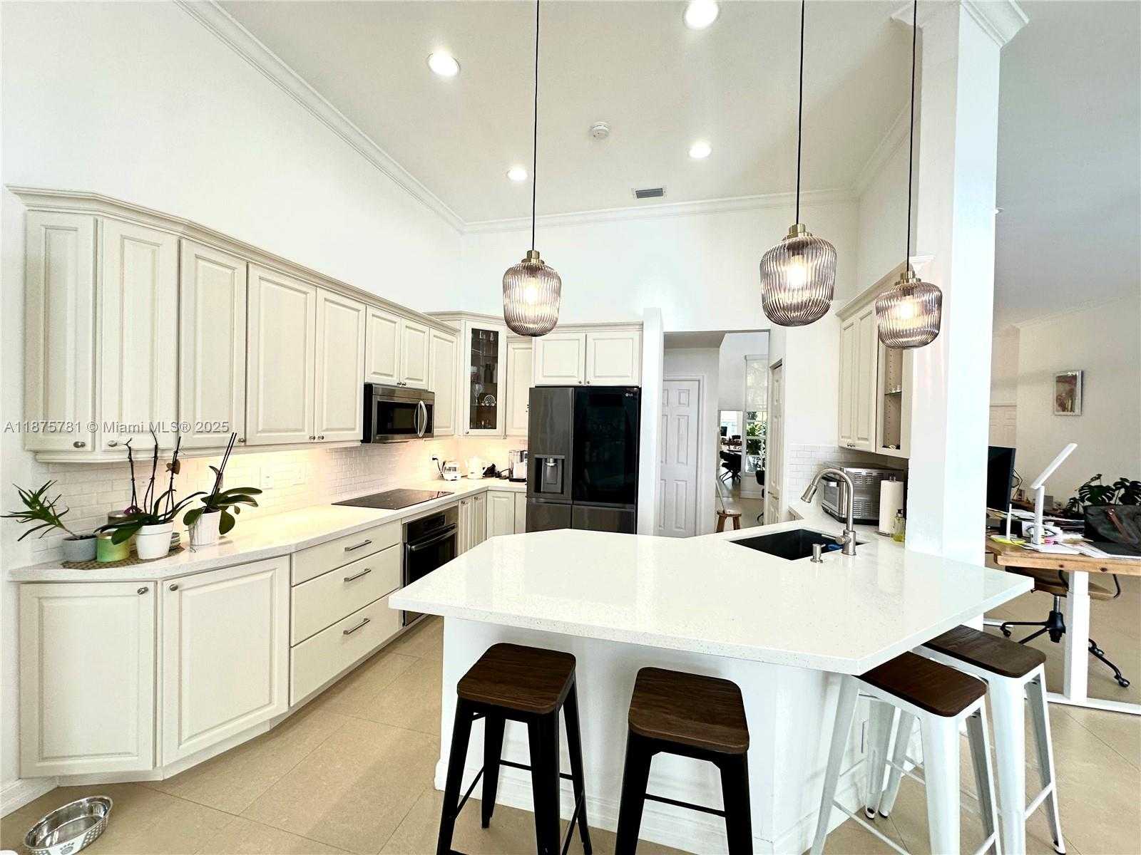 Small Image of 656 VERONA PL, Weston Number 17