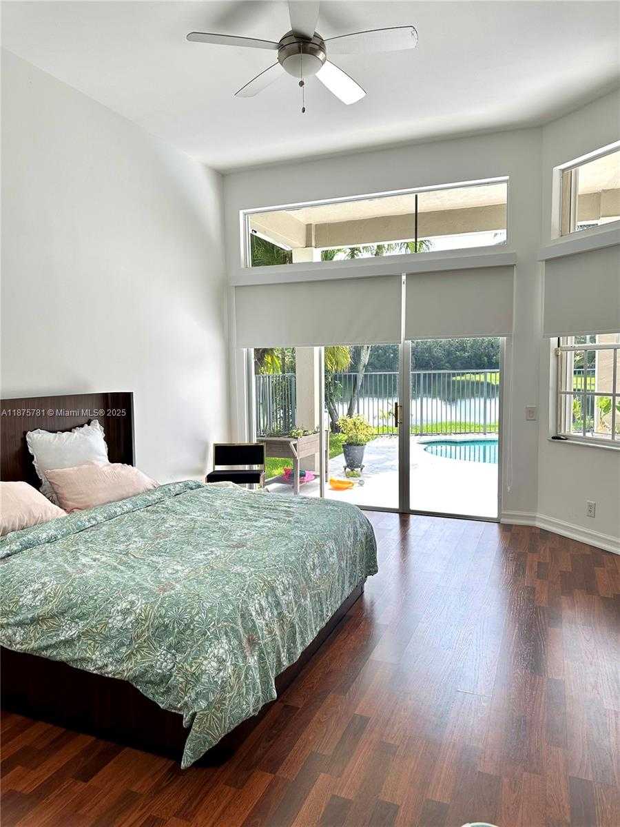 Small Image of 656 VERONA PL, Weston Number 27
