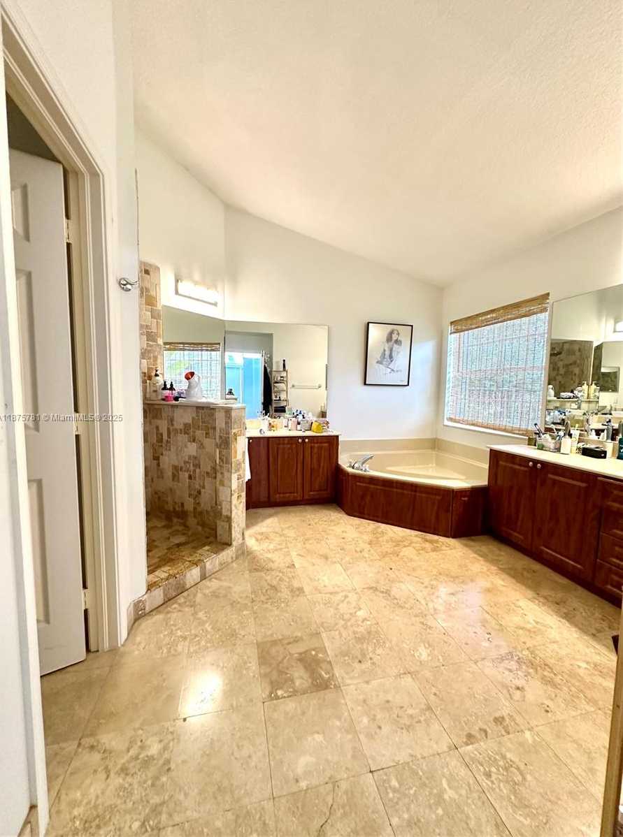 Small Image of 656 VERONA PL, Weston Number 29