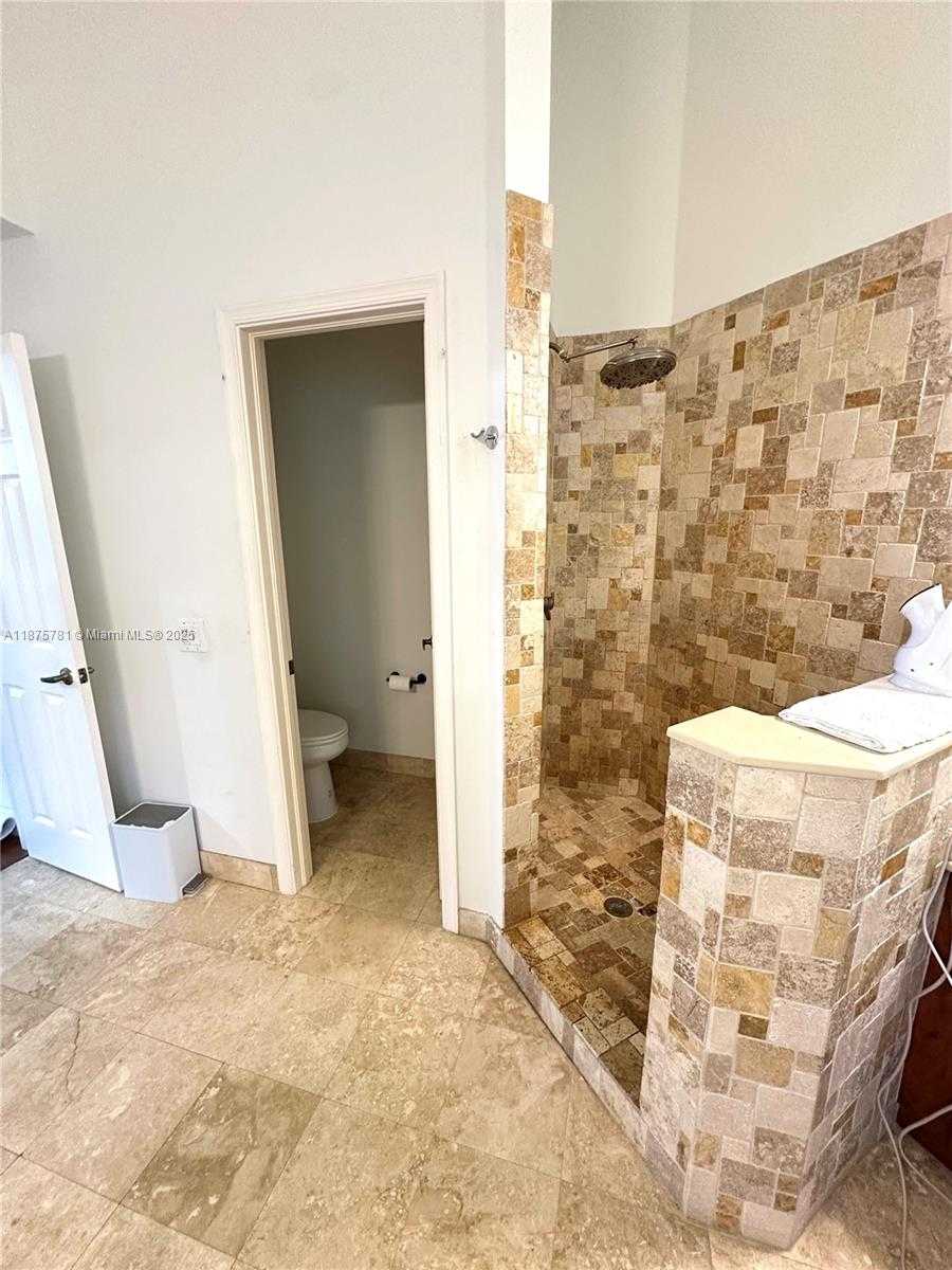 Small Image of 656 VERONA PL, Weston Number 30