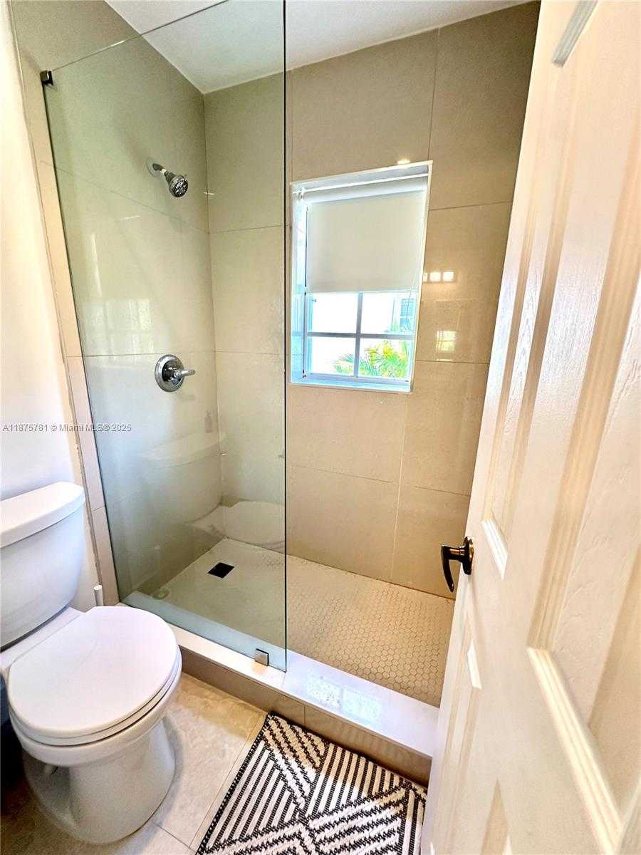 Small Image of 656 VERONA PL, Weston Number 37