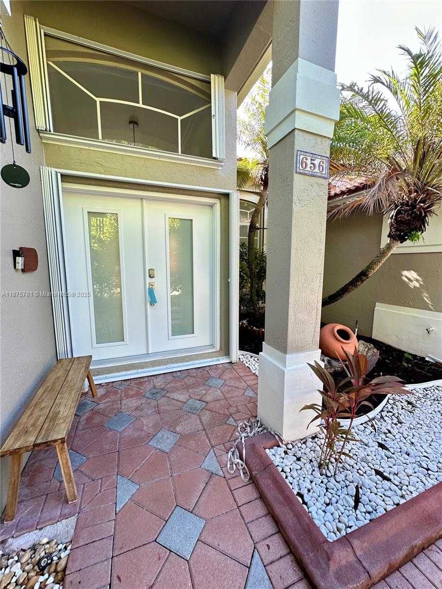 Small Image of 656 VERONA PL, Weston Number 4