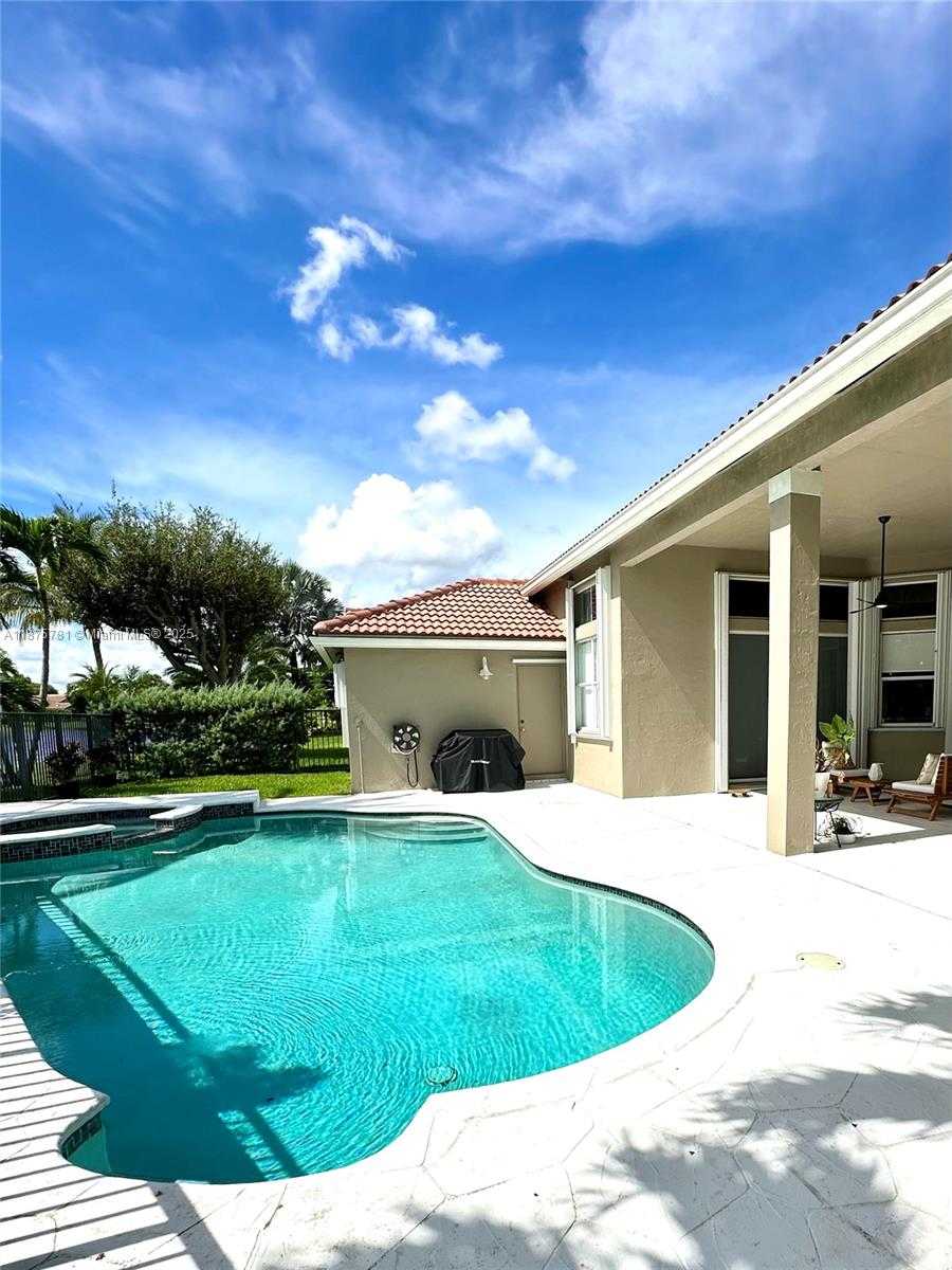 Small Image of 656 VERONA PL, Weston Number 46