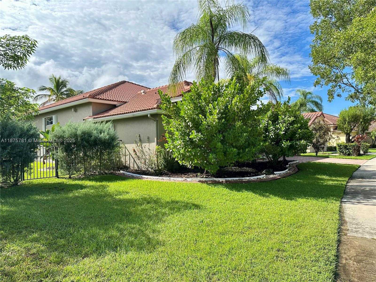 Small Image of 656 VERONA PL, Weston Number 5