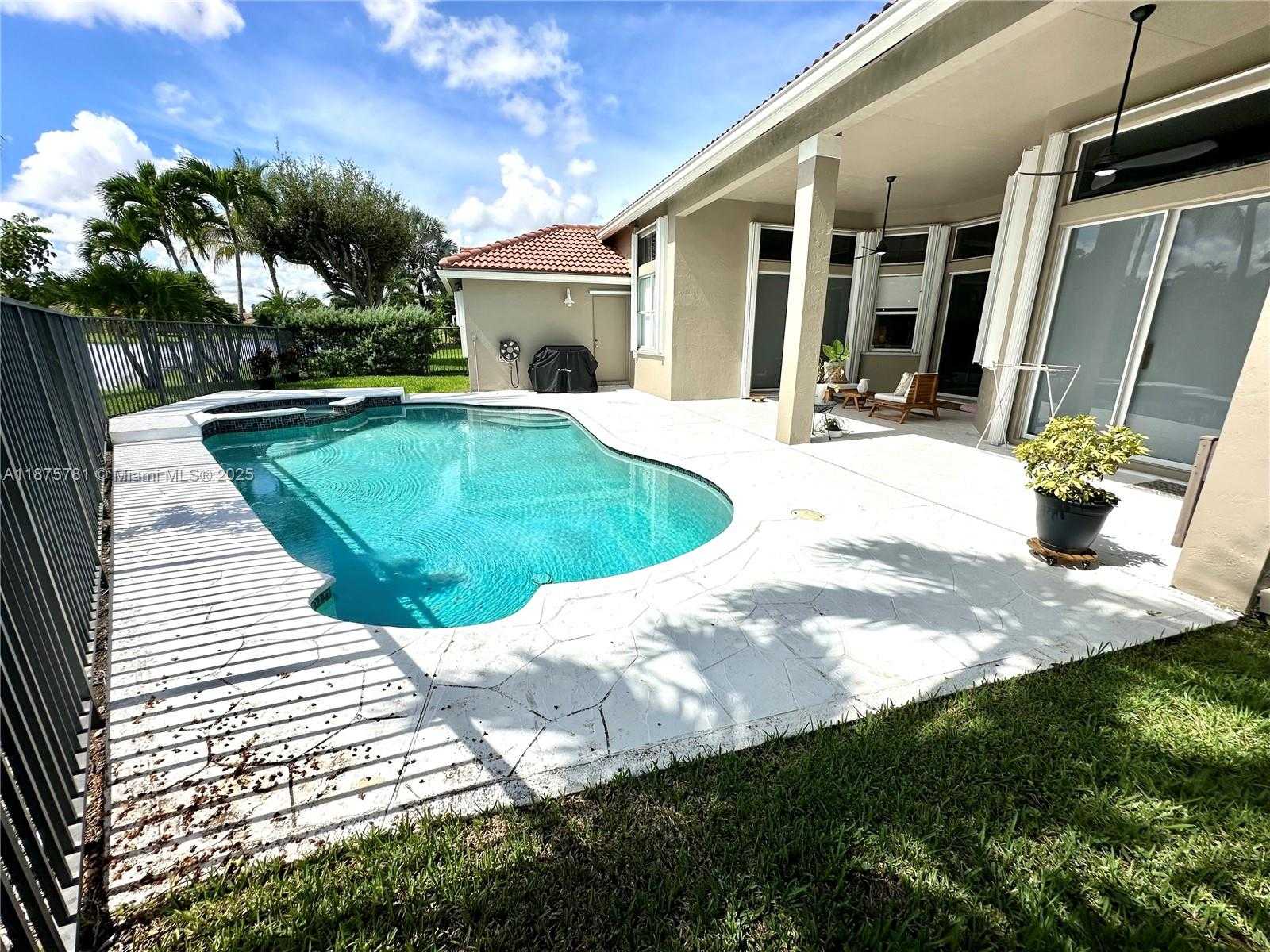 Small Image of 656 VERONA PL, Weston Number 50