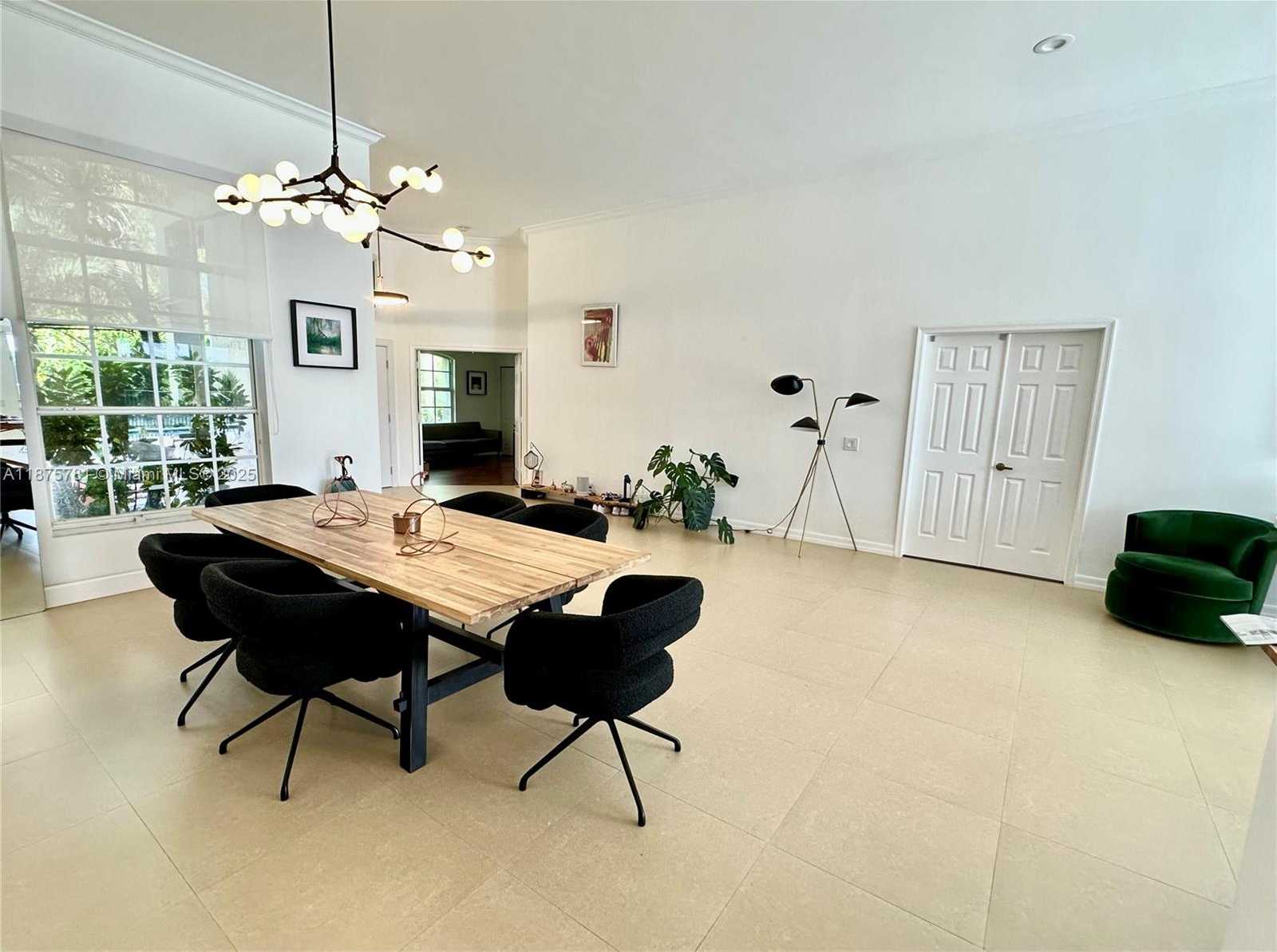 Small Image of 656 VERONA PL, Weston Number 8