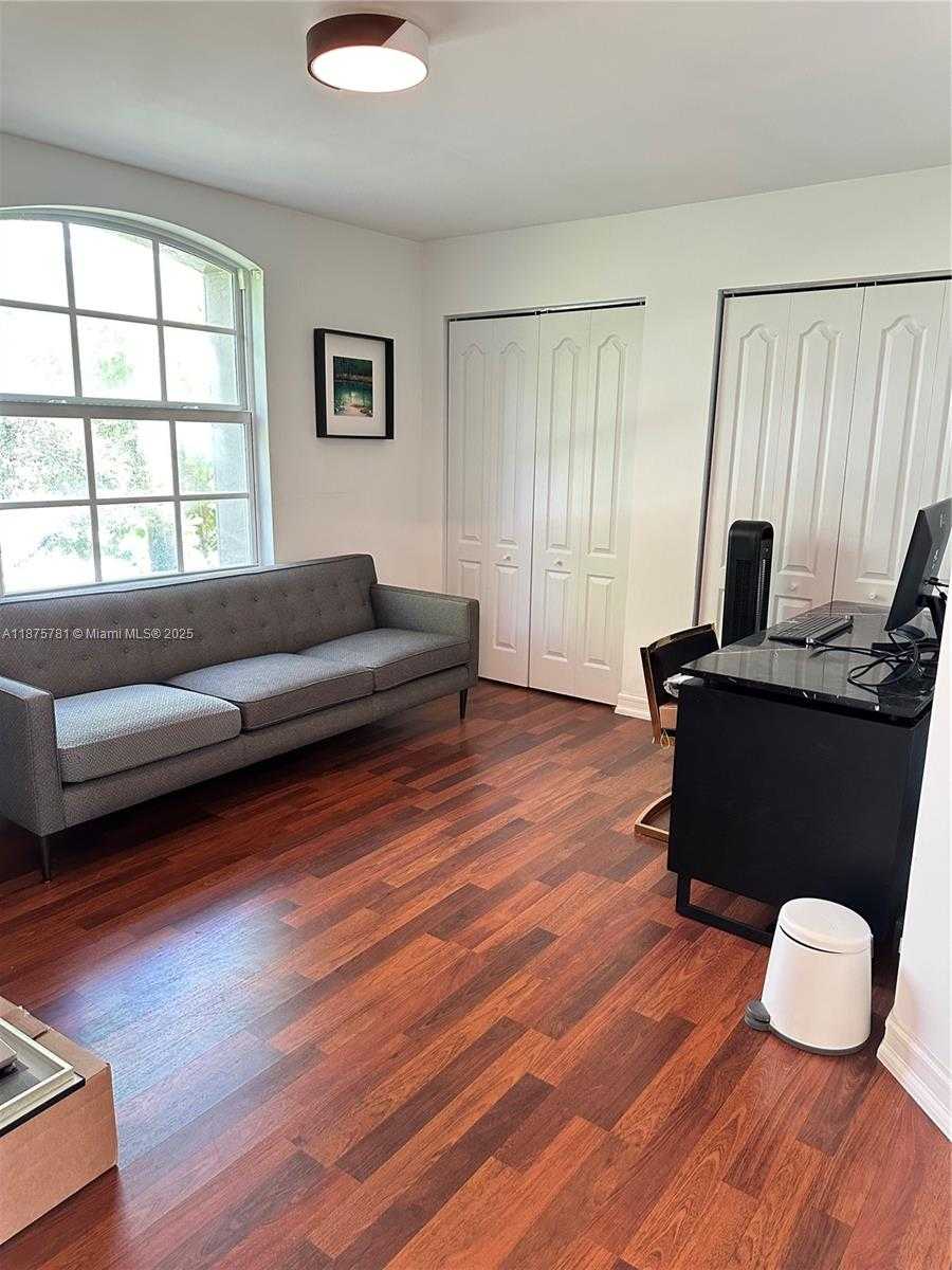 Small Image of 656 VERONA PL, Weston Number 9