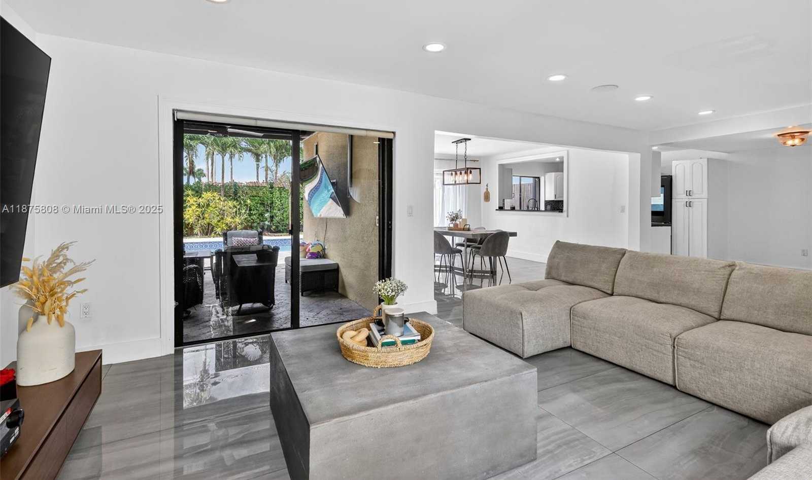 Small Image of 20424 NORTH EAST 10TH CT RD #20424, Miami Number 10