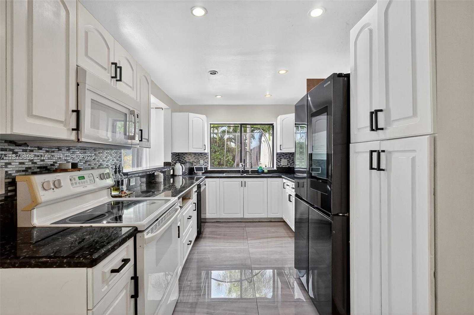 Small Image of 20424 NORTH EAST 10TH CT RD #20424, Miami Number 19