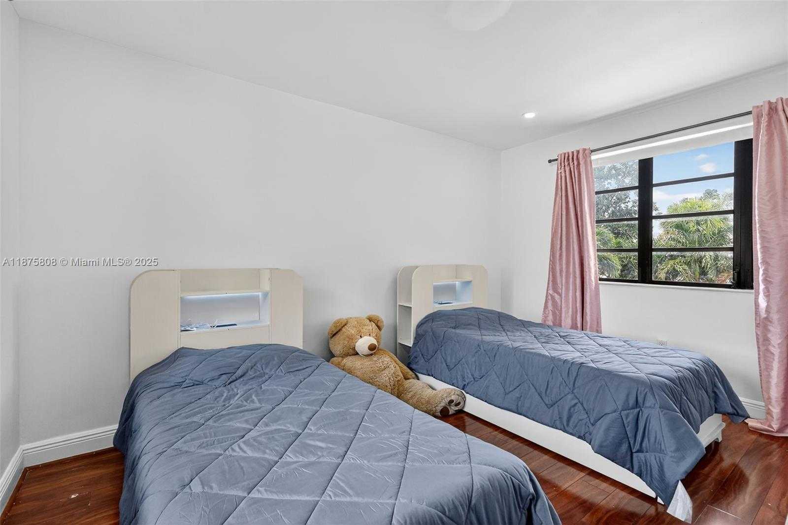 Small Image of 20424 NORTH EAST 10TH CT RD #20424, Miami Number 21
