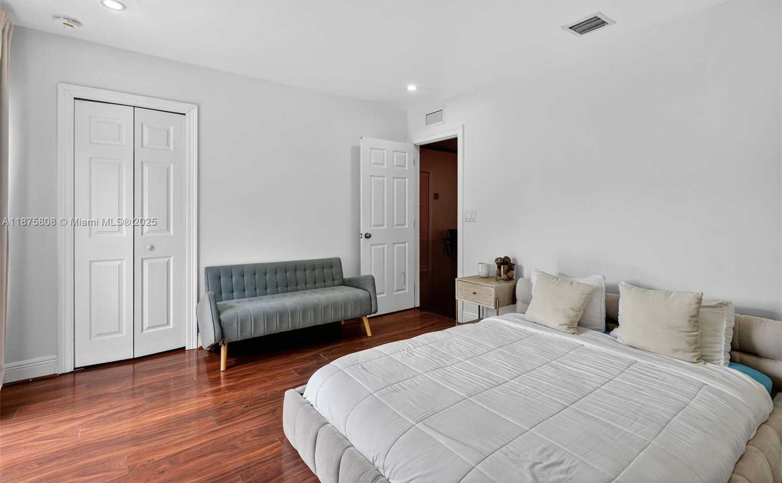 Small Image of 20424 NORTH EAST 10TH CT RD #20424, Miami Number 22