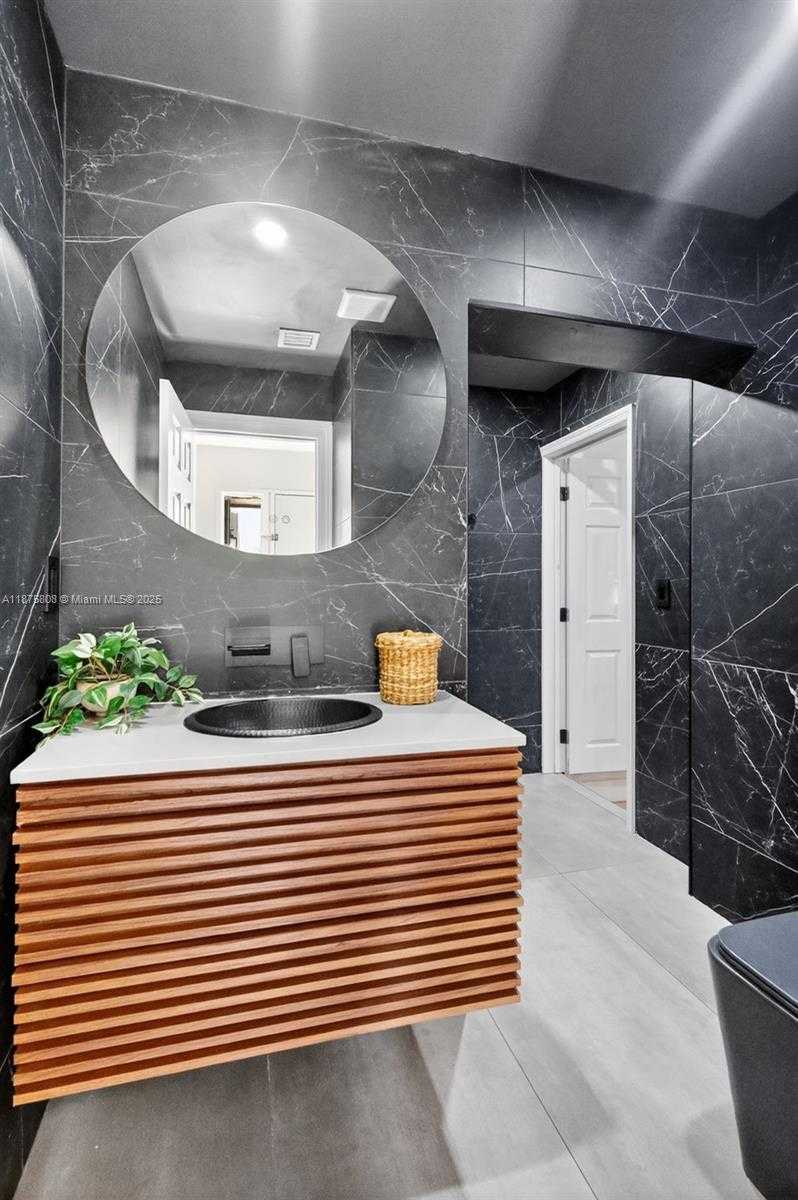 Small Image of 20424 NORTH EAST 10TH CT RD #20424, Miami Number 26