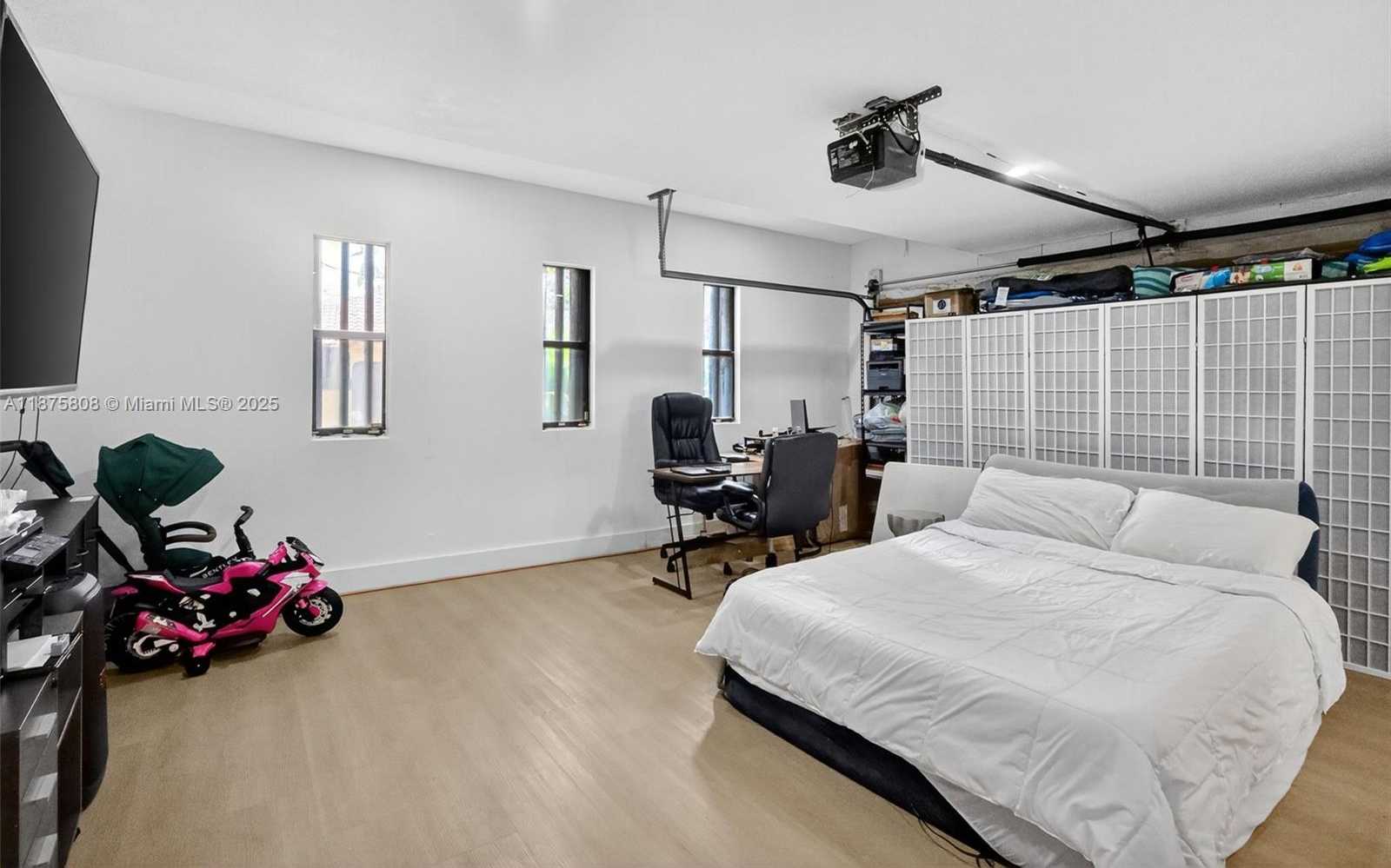 Small Image of 20424 NORTH EAST 10TH CT RD #20424, Miami Number 30