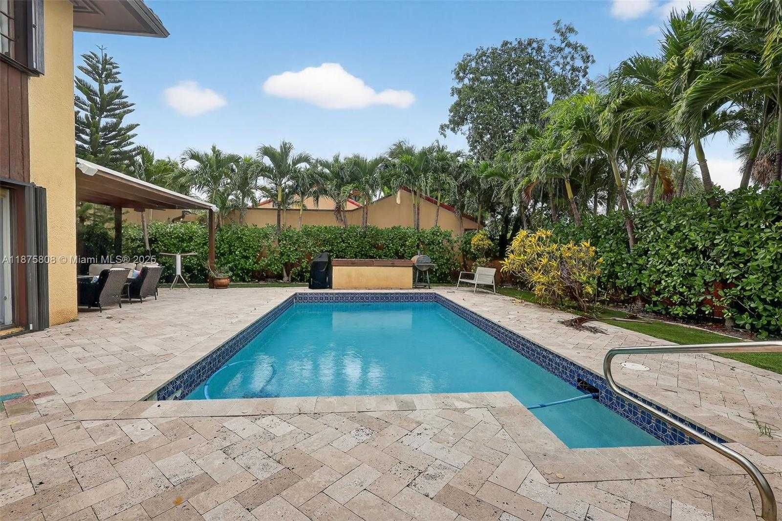 Small Image of 20424 NORTH EAST 10TH CT RD #20424, Miami Number 33