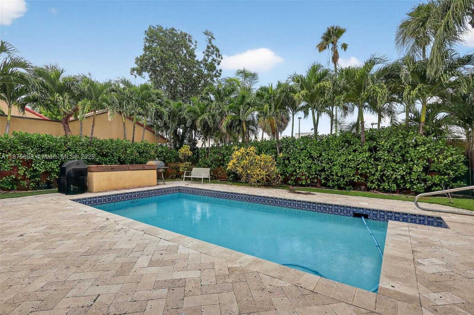 Small Image of 20424 NORTH EAST 10TH CT RD #20424, Miami Number 34