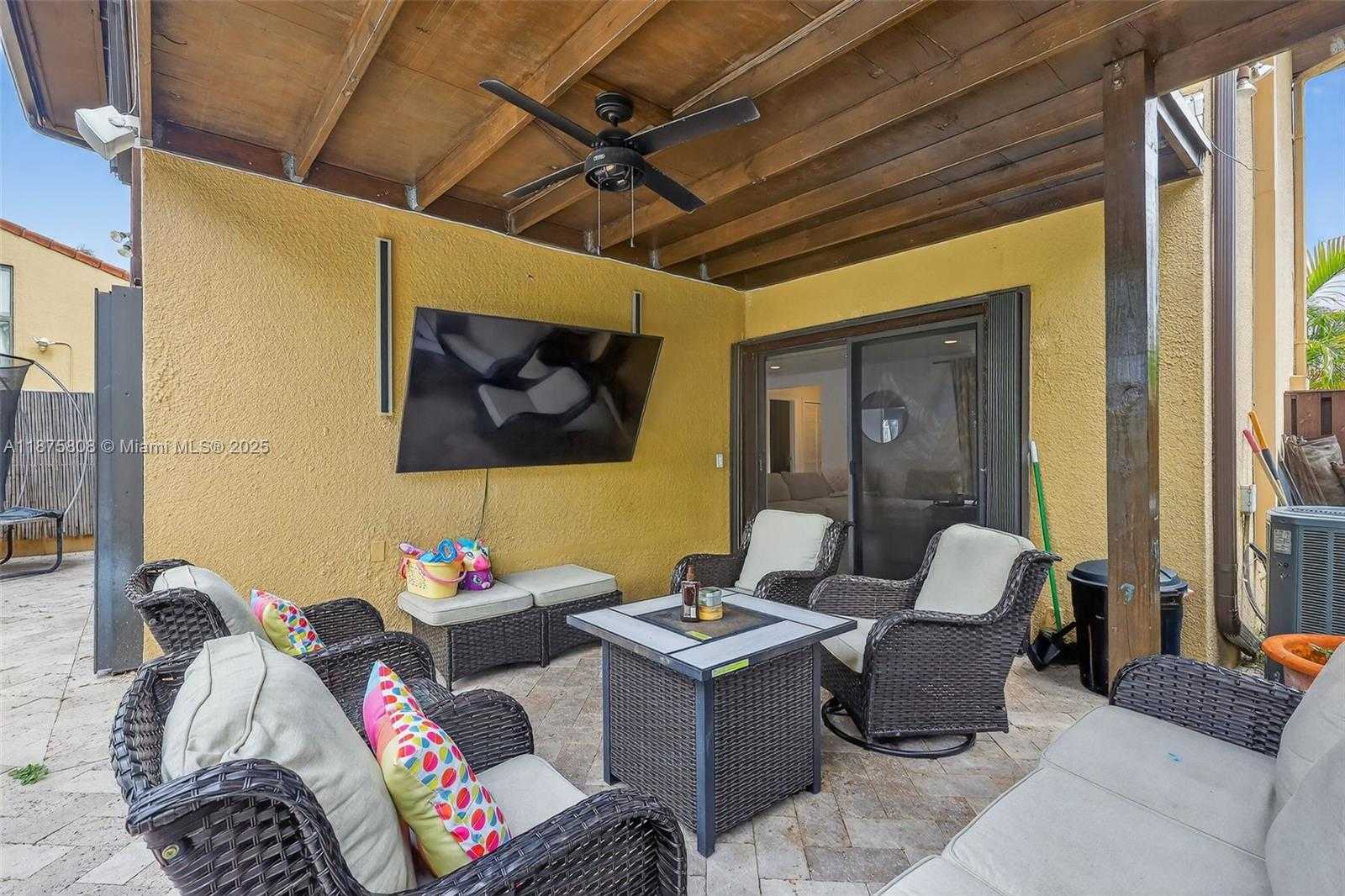 Small Image of 20424 NORTH EAST 10TH CT RD #20424, Miami Number 38