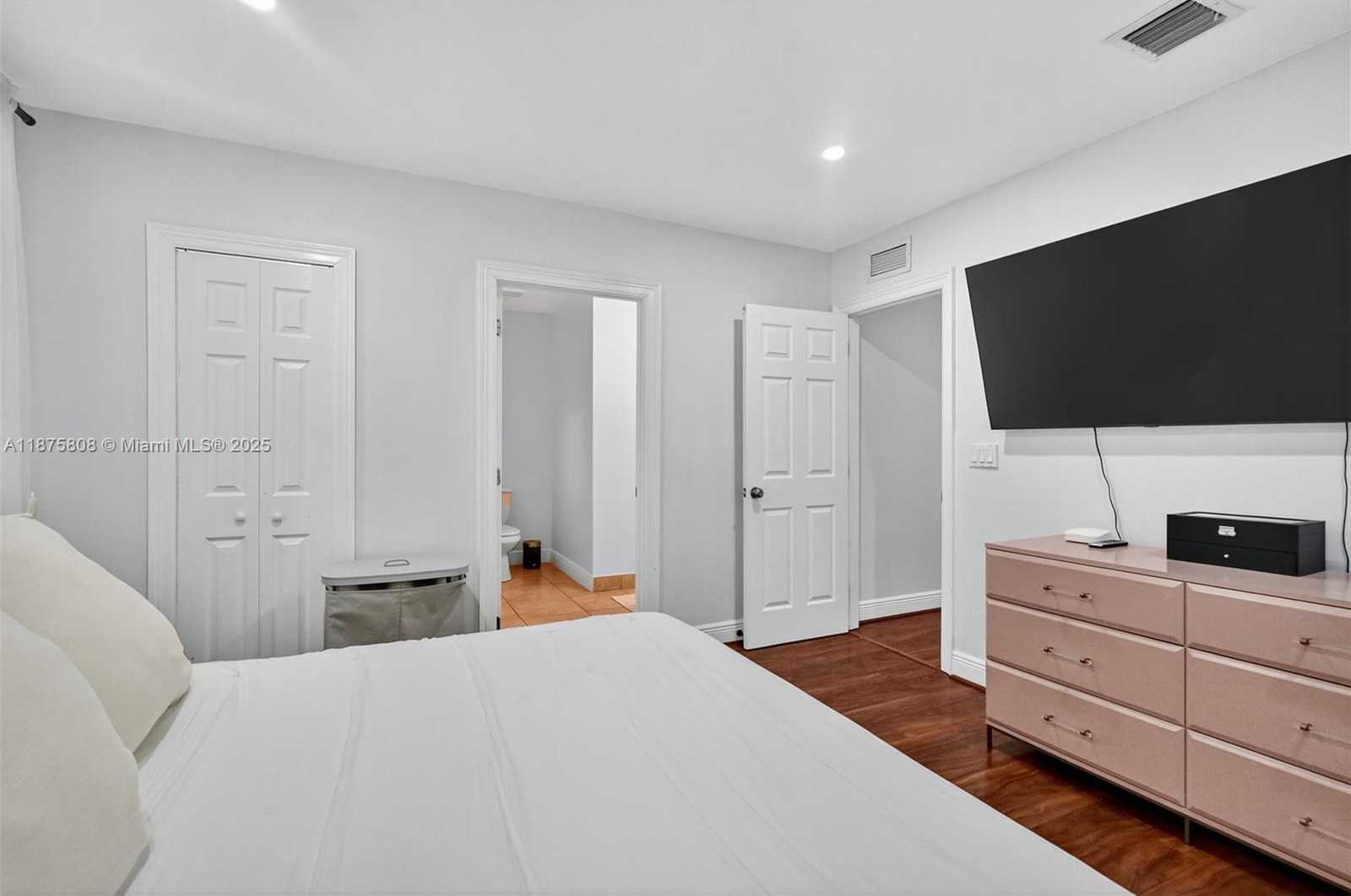 Small Image of 20424 NORTH EAST 10TH CT RD #20424, Miami Number 42