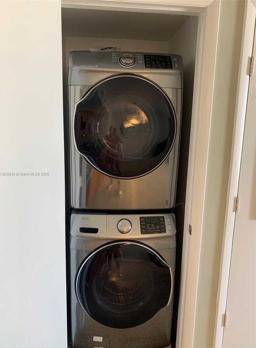Small Image of 50 BISCAYNE BLVD #3205, Miami Number 5