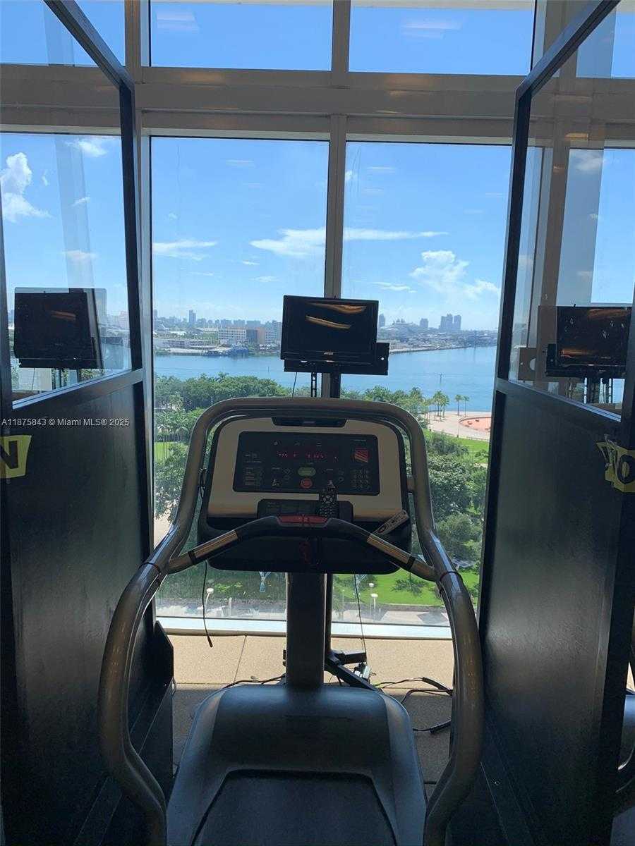 Small Image of 50 BISCAYNE BLVD #3205, Miami Number 7