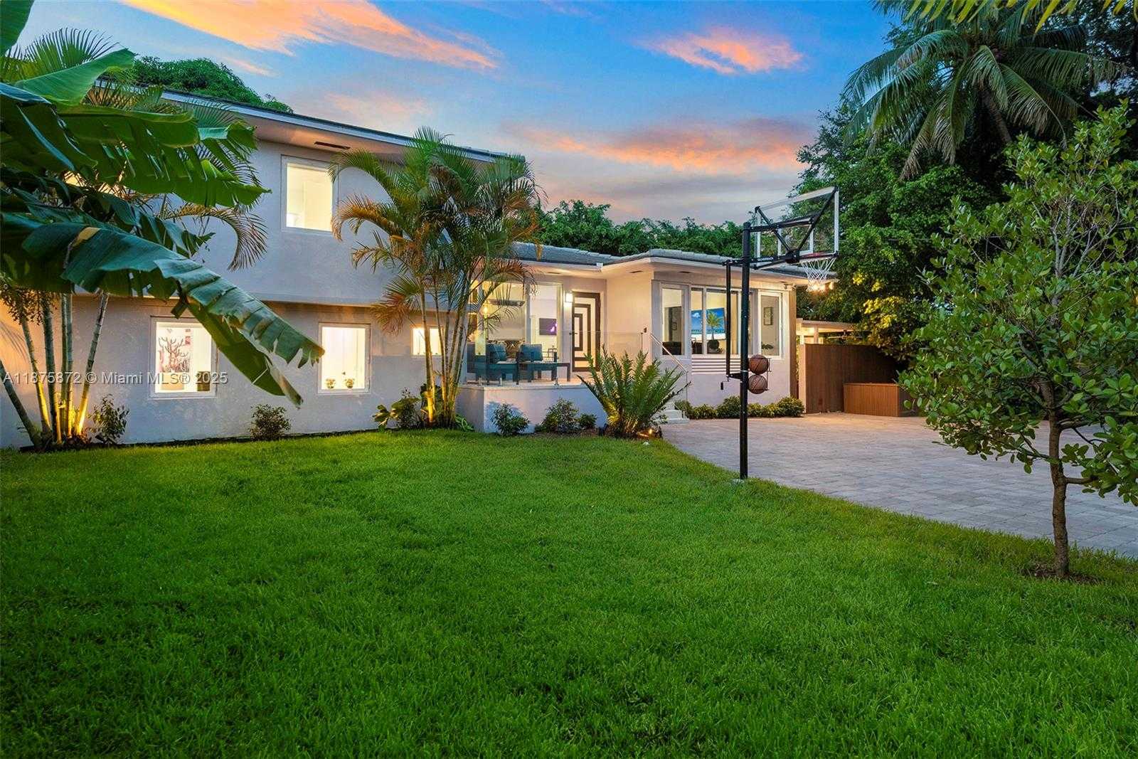 Small Image of 1019 NORTH EAST 87TH ST, Miami Number 3