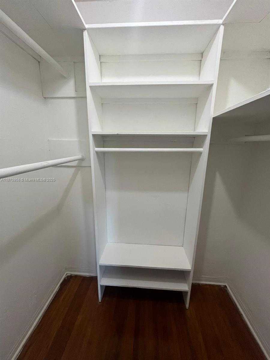 Small Image of 1330 NORTH EAST 203RD ST, Miami Number 14