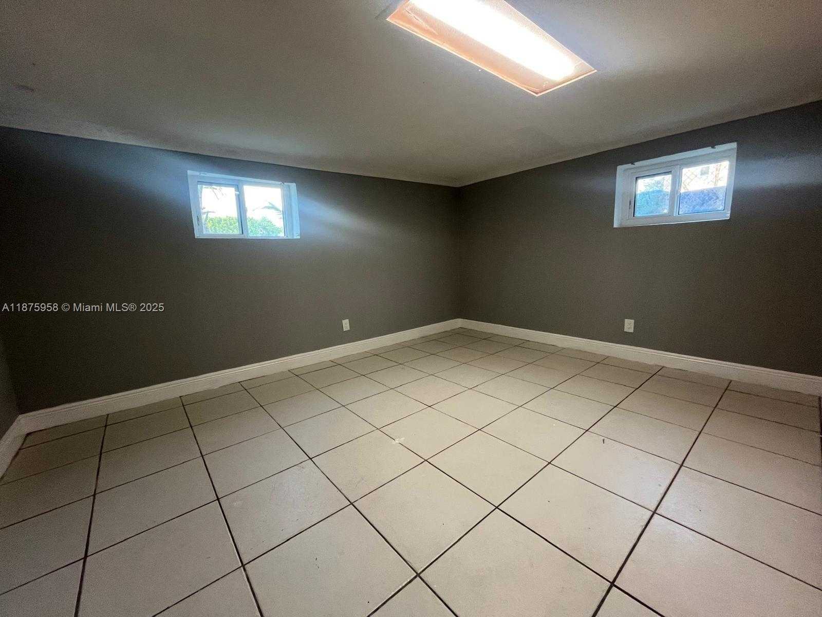 Small Image of 1330 NORTH EAST 203RD ST, Miami Number 23