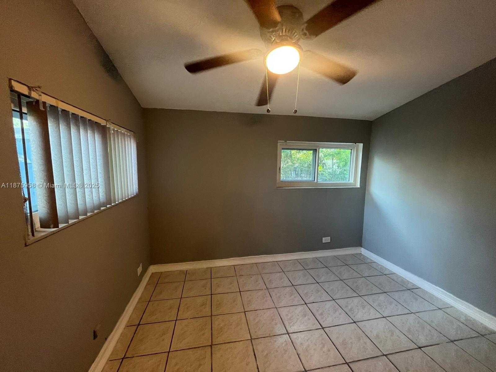 Small Image of 1330 NORTH EAST 203RD ST, Miami Number 24