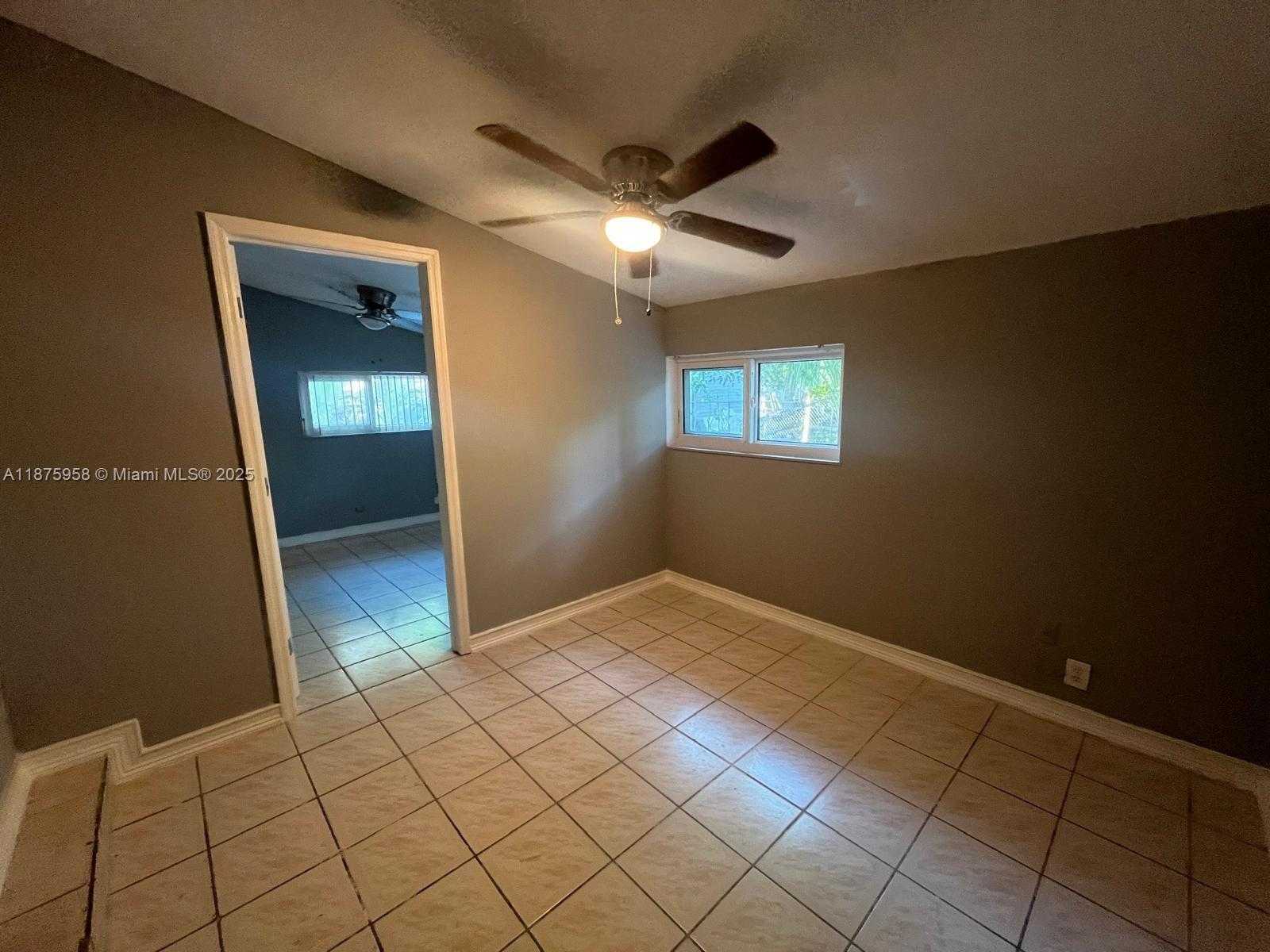 Small Image of 1330 NORTH EAST 203RD ST, Miami Number 25