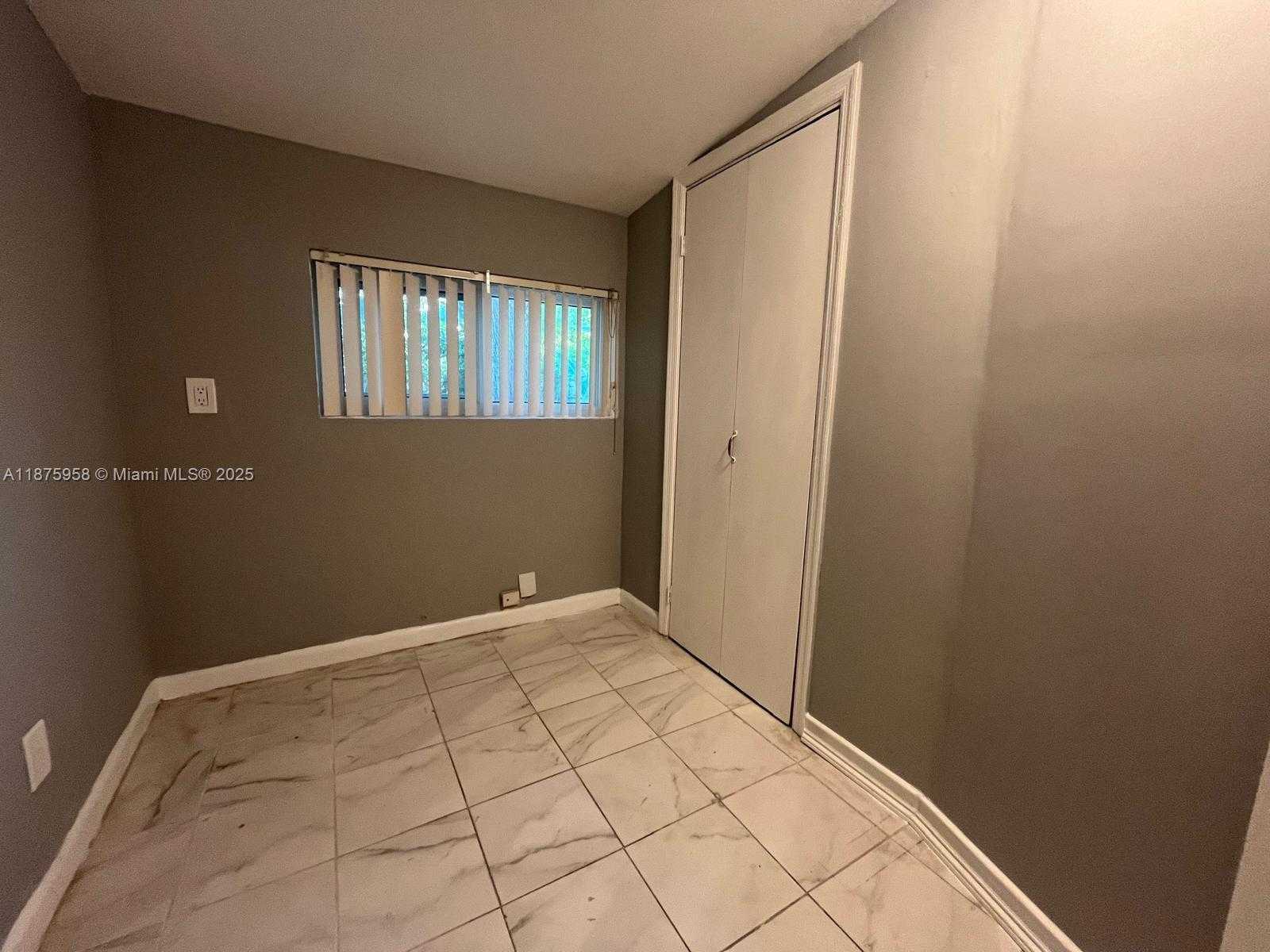 Small Image of 1330 NORTH EAST 203RD ST, Miami Number 26