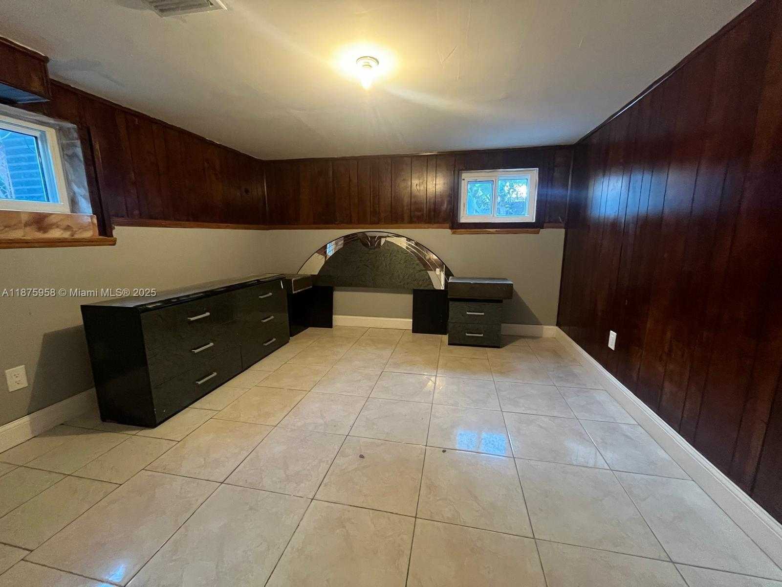 Small Image of 1330 NORTH EAST 203RD ST, Miami Number 27