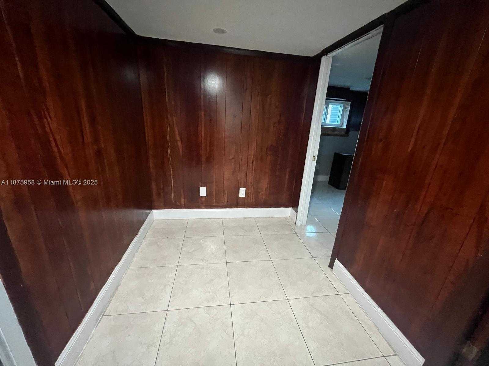 Small Image of 1330 NORTH EAST 203RD ST, Miami Number 28