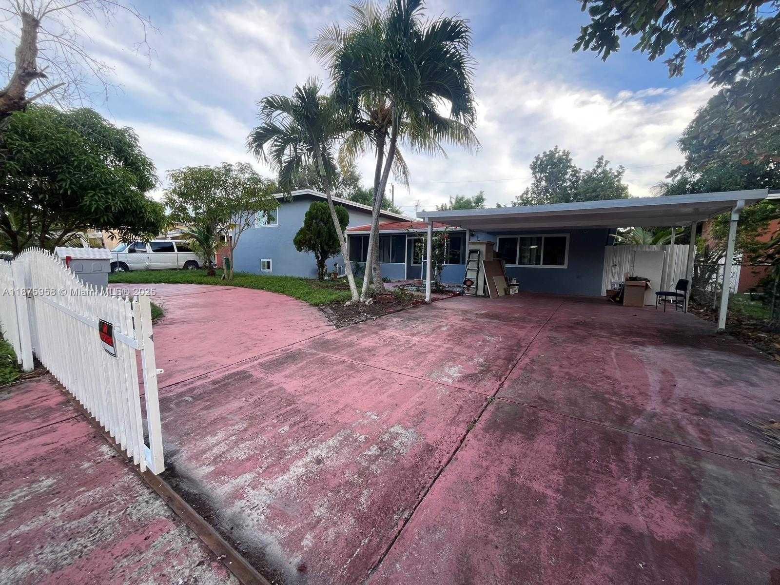 Small Image of 1330 NORTH EAST 203RD ST, Miami Number 3