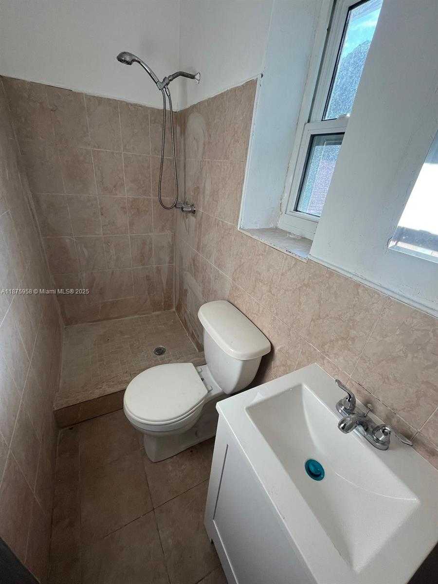 Small Image of 1330 NORTH EAST 203RD ST, Miami Number 32