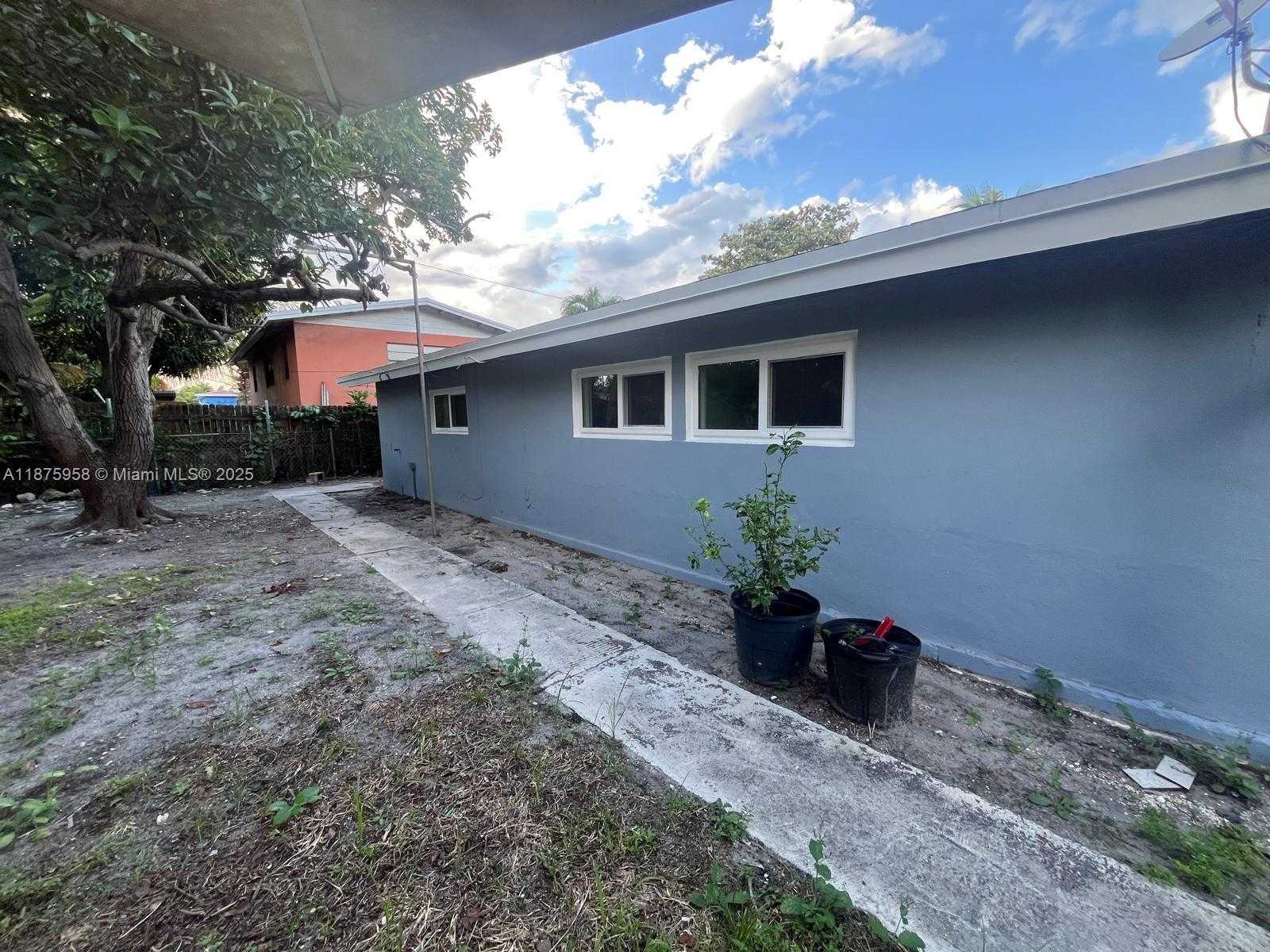 Small Image of 1330 NORTH EAST 203RD ST, Miami Number 38