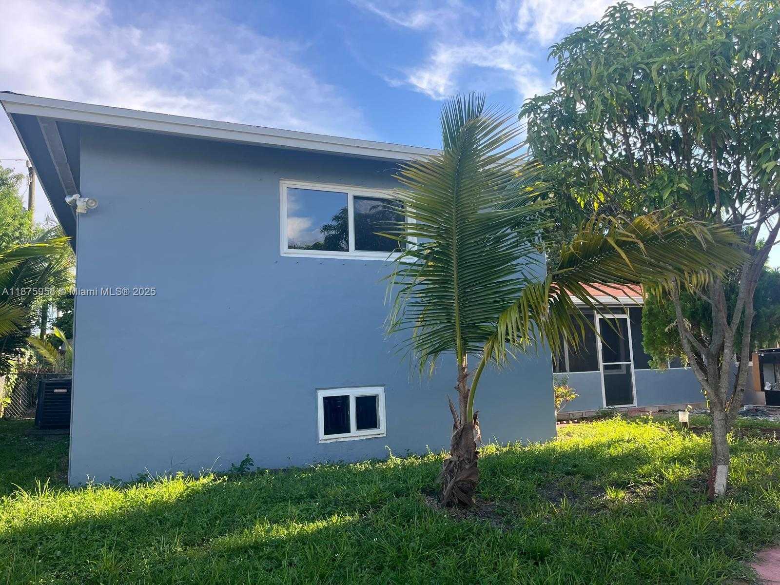 Small Image of 1330 NORTH EAST 203RD ST, Miami Number 41