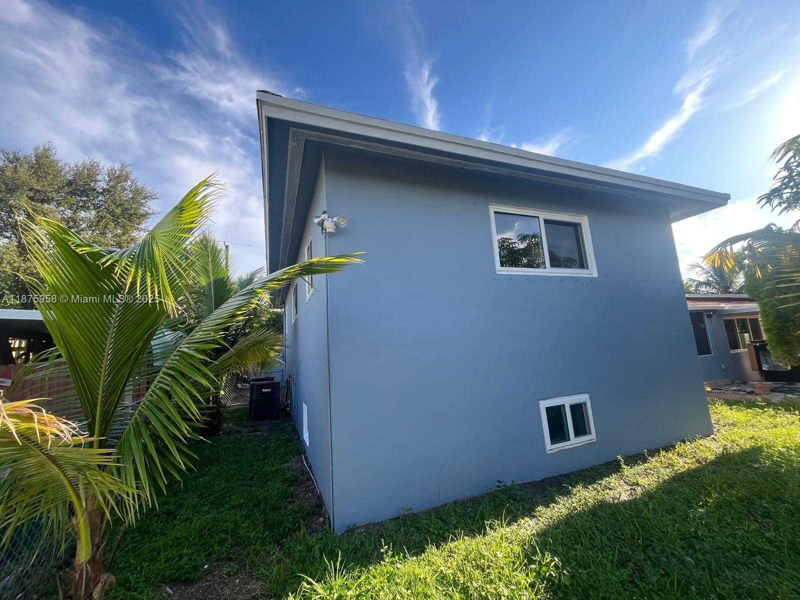 Small Image of 1330 NORTH EAST 203RD ST, Miami Number 42