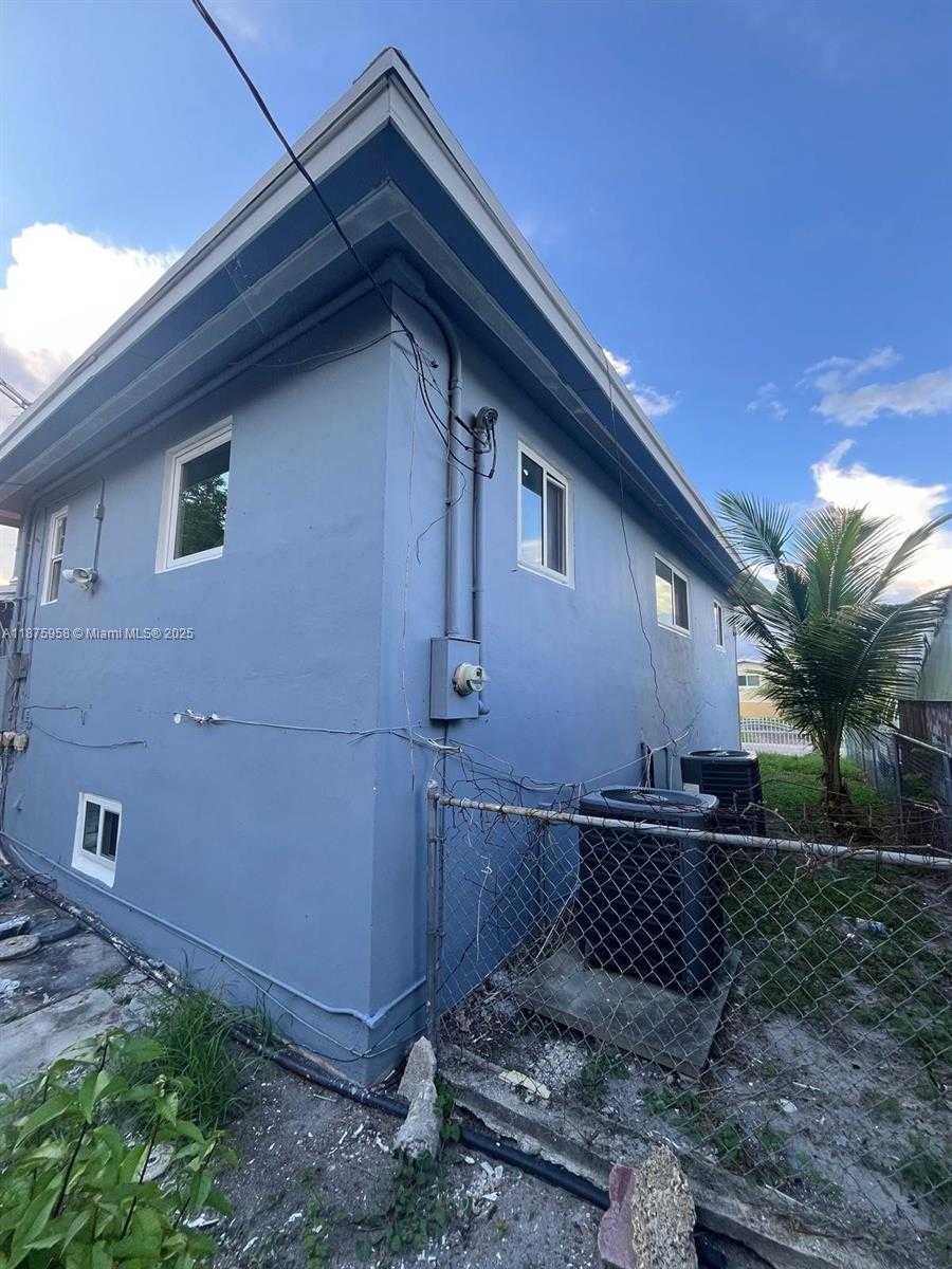 Small Image of 1330 NORTH EAST 203RD ST, Miami Number 43