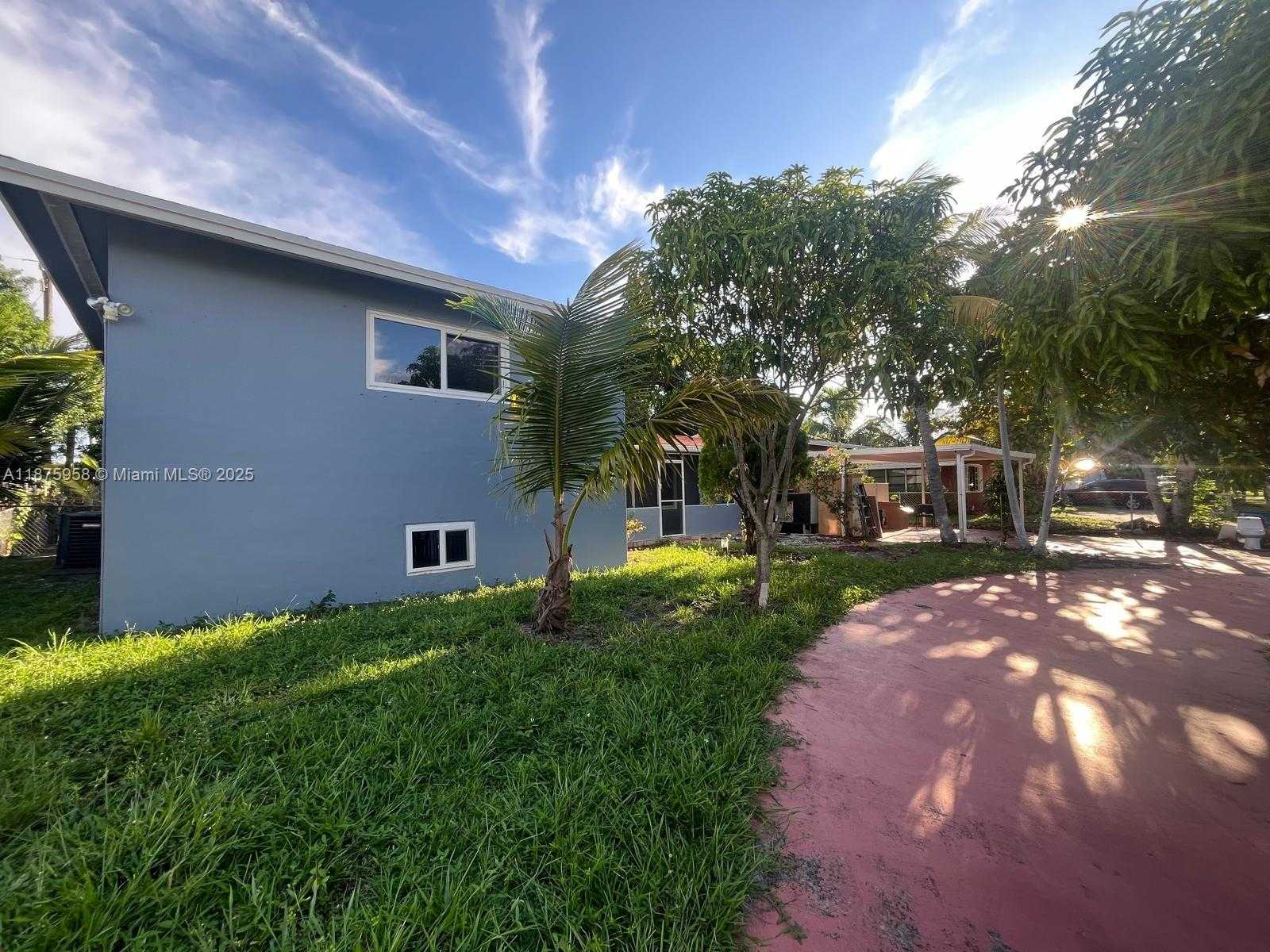 Small Image of 1330 NORTH EAST 203RD ST, Miami Number 45