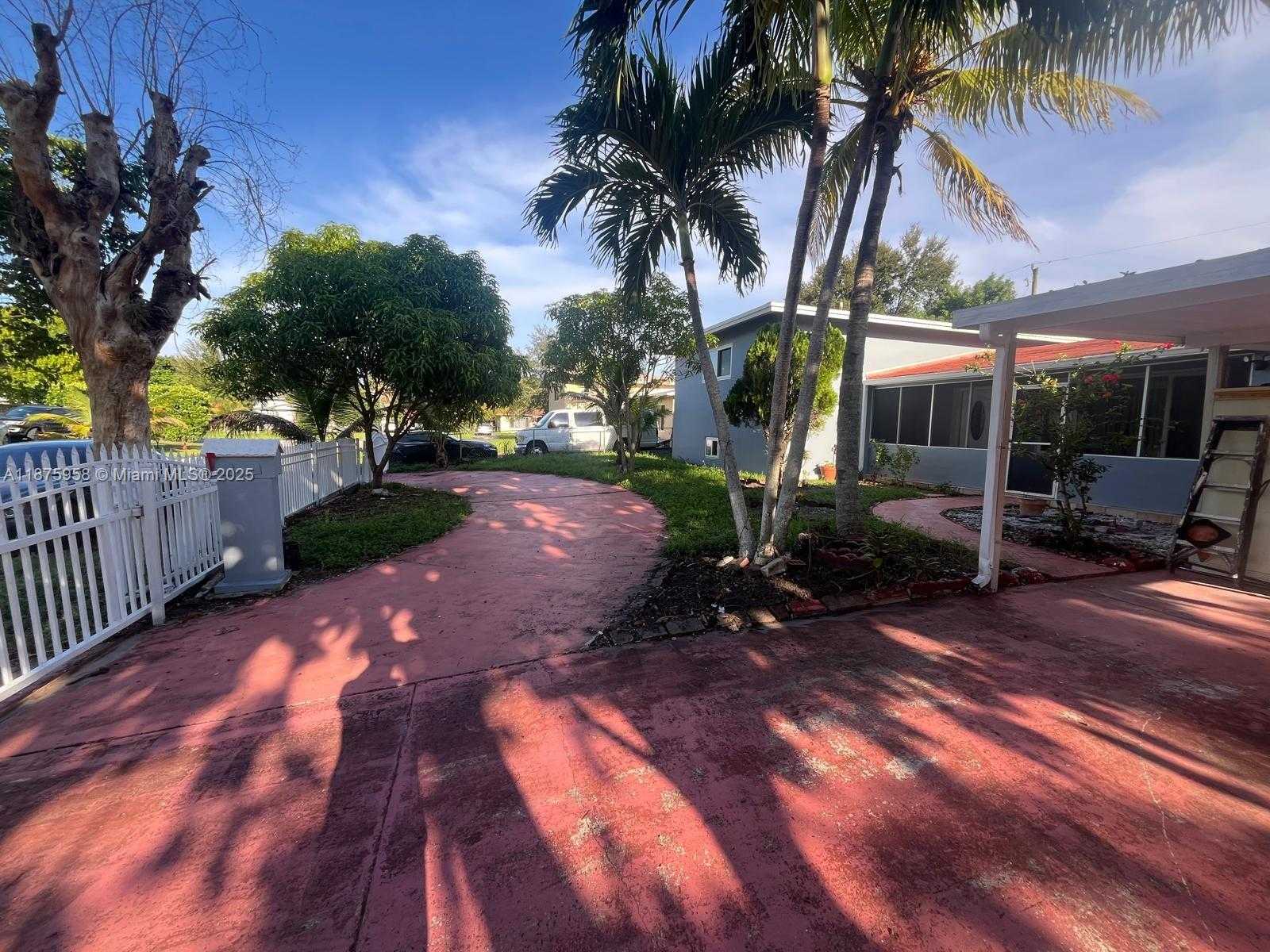 Small Image of 1330 NORTH EAST 203RD ST, Miami Number 48