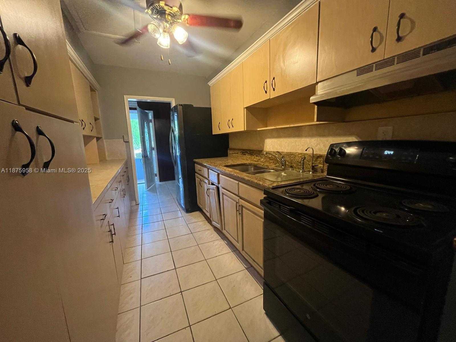 Small Image of 1330 NORTH EAST 203RD ST, Miami Number 6