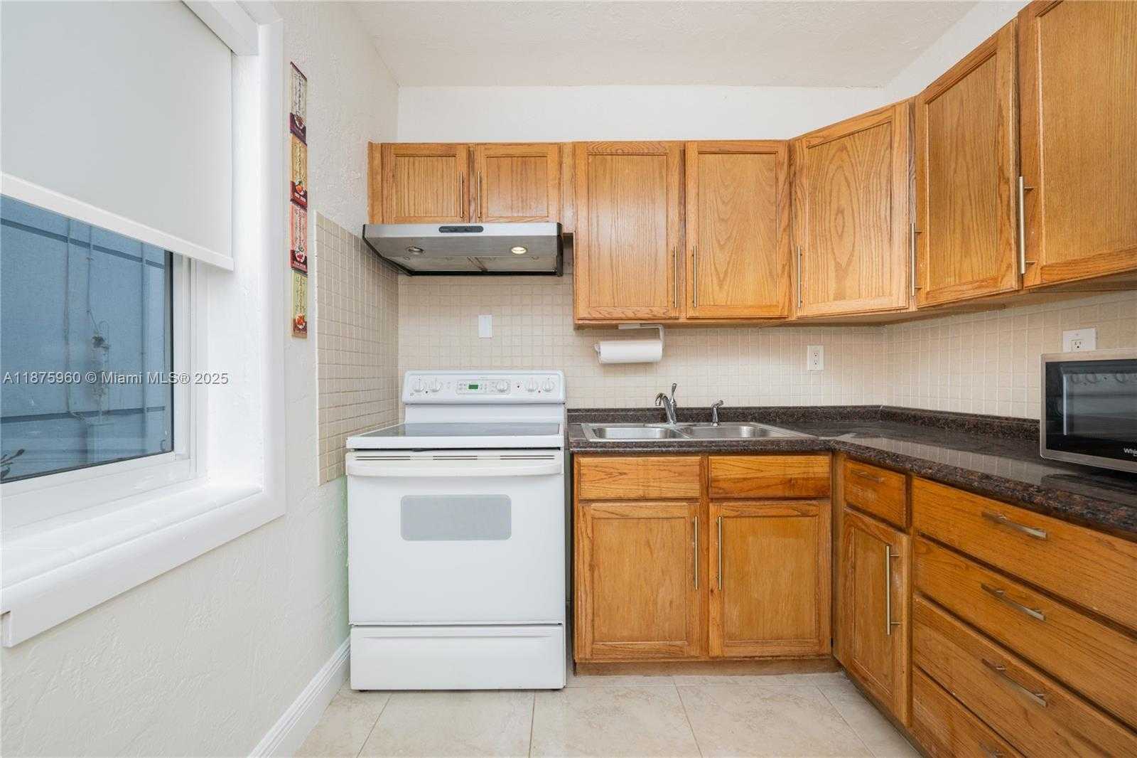 Small Image of 3220 NORTH SURF RD #1, Hollywood Number 10